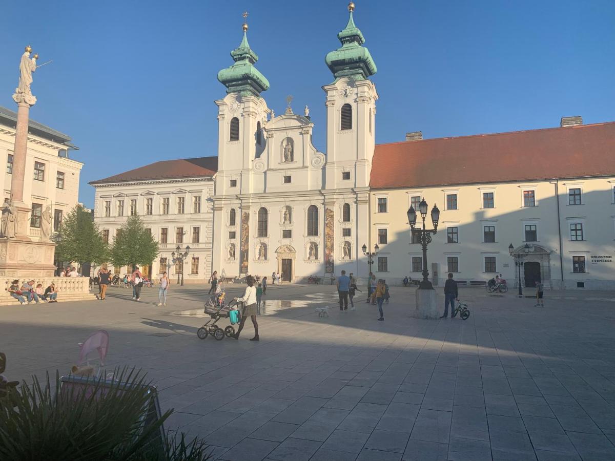 Origo Apartamento Győr Exterior foto