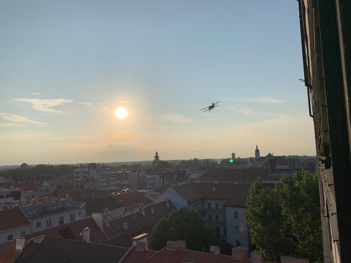 Origo Apartamento Győr Exterior foto