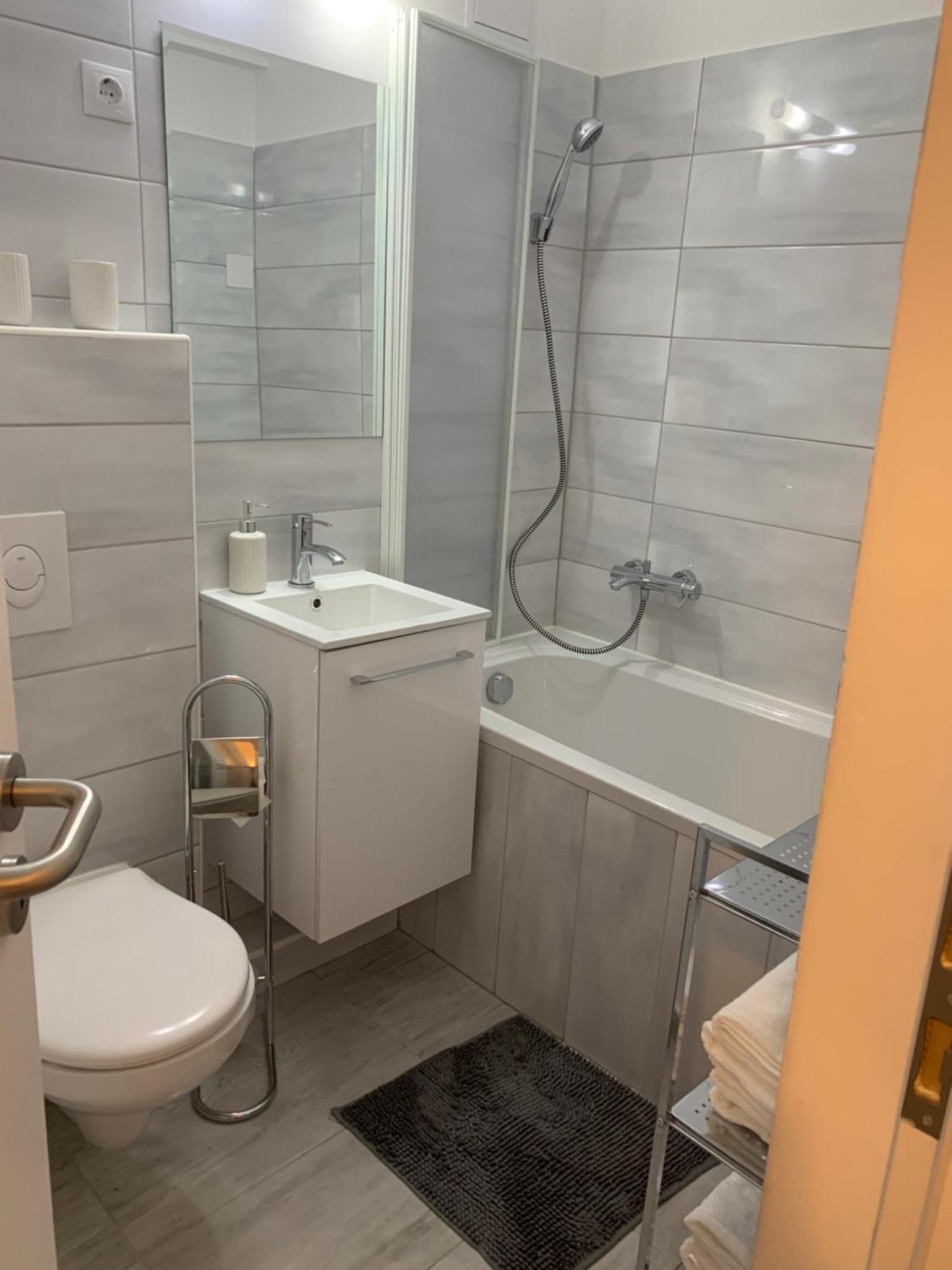 Origo Apartamento Győr Exterior foto