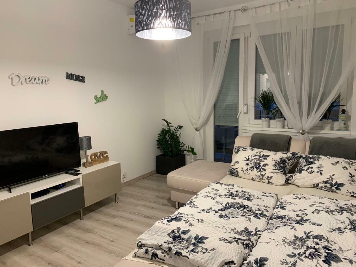 Origo Apartamento Győr Exterior foto