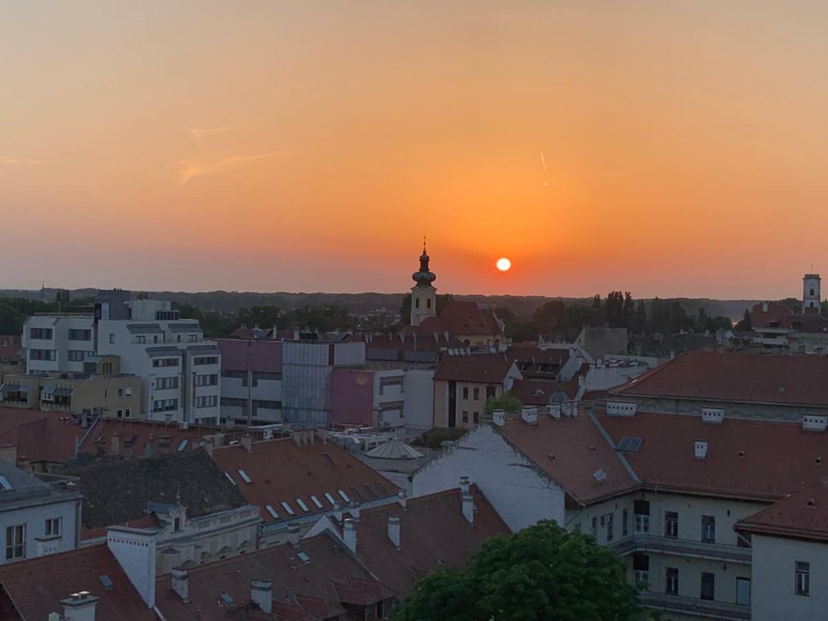 Origo Apartamento Győr Exterior foto